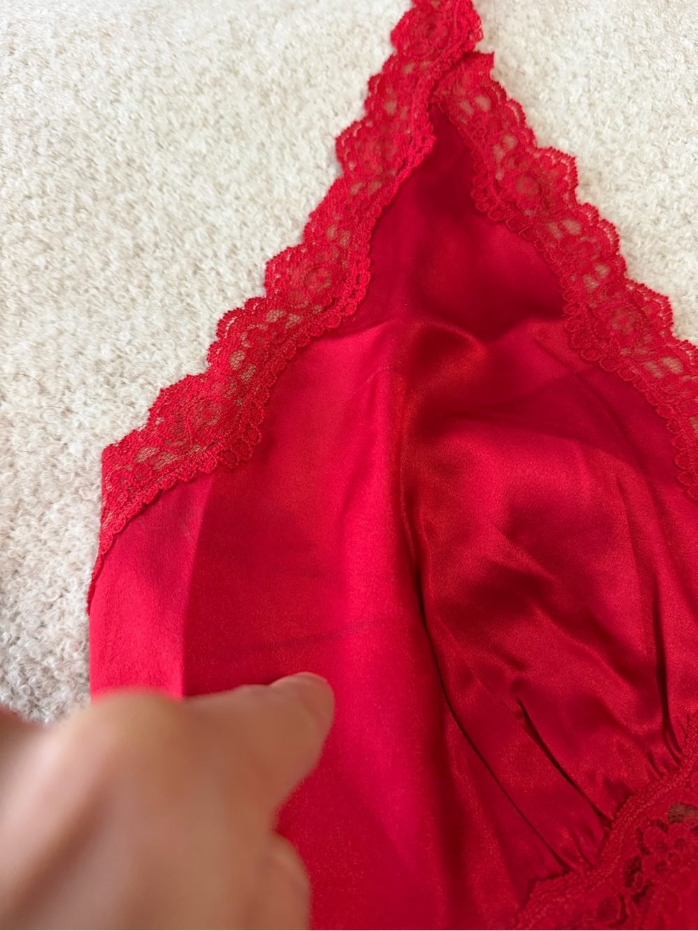 Reformation Monica Silk Top in Lipstick - Picture 3 of 13